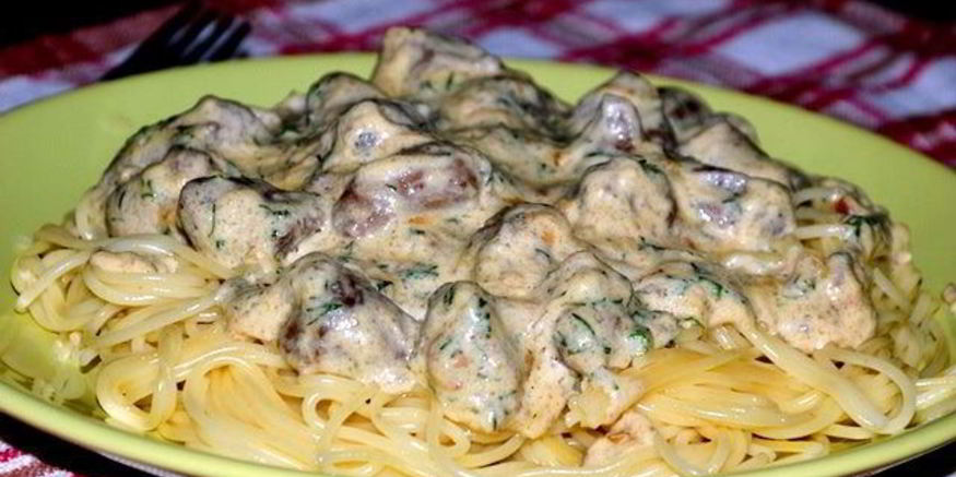 Рецепт куриных сердечек в сырном соусе