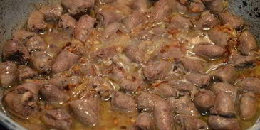 куриные сердечки в сырном соусе