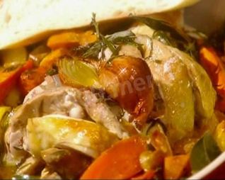 Курица с травами и овощами