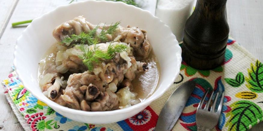 Рецепт курицы тушеной с луком