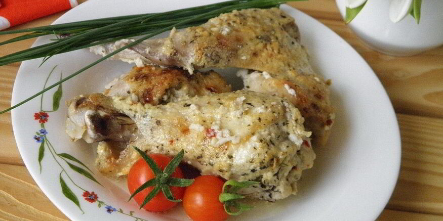 Рецепт курицы в духовке под сметанным соусом