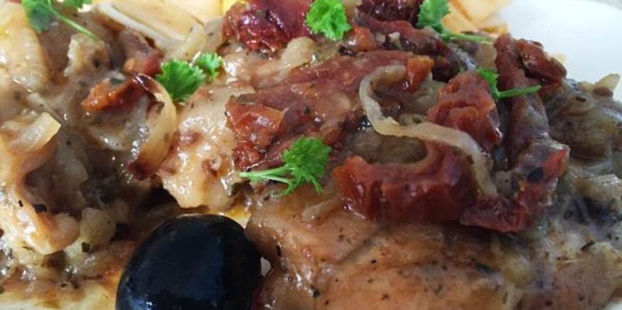 Рецепт курицы в кокосовом молоке с вялеными томатами