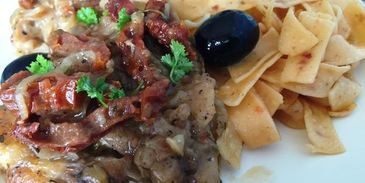 курица в кокосовом молоке с вялеными томатами