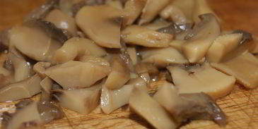 лапша с грибами и куриными сердечками