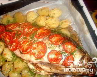 Сазан, фаршированный икрой и сухарями