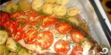 сазан, фаршированный икрой и сухарями