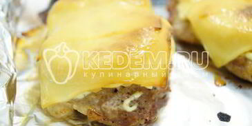 свинина с ананасами и сыром