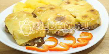 свинина с ананасами и сыром