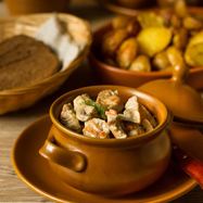 Рецепт Свинины с грибами, тушенная в сметане