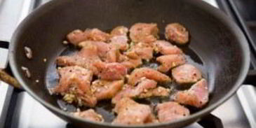 свинина в соусе с лапшой