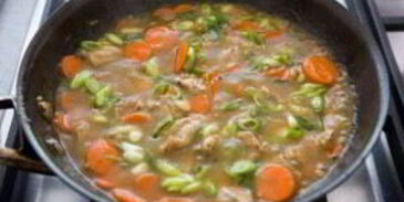 свинина в соусе с лапшой