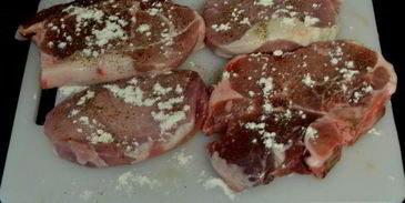 свиные отбивные с луком