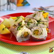 Рецепт Свиных рулетиков, фаршированных морковью с картофелем на пару