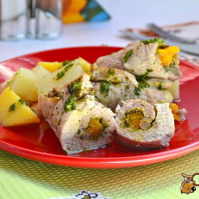 Свиные рулетики, фаршированные морковью с картофелем на пару