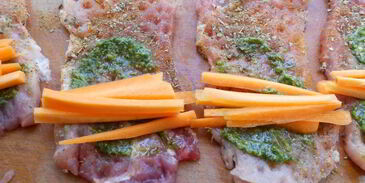 свиные рулетики, фаршированные морковью с картофелем на пару