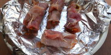 свиные рулетики, фаршированные морковью с картофелем на пару