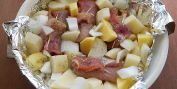 свиные рулетики, фаршированные морковью с картофелем на пару