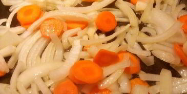 тушенное в вине мясо с овощами