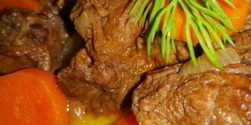 тушенное в вине мясо с овощами