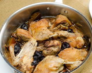 Утка с черносливом