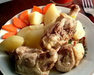 Утка, тушенная с картошкой