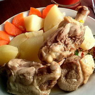 Утка, тушенная с картошкой