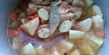 утка, тушенная с картошкой