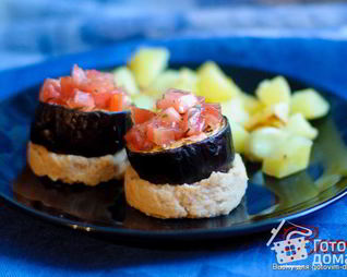 Баклажаны с пюре из белой фасоли и картофелем