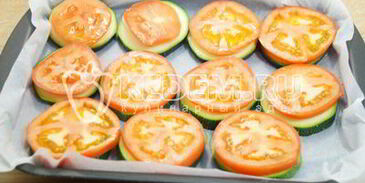 кабачки с помидорами и сыром