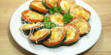 кабачки с помидорами и сыром