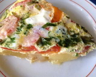 Кабачки, тушеные с помидорами и яйцом