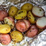 Рецепт Картофеля с тимьяном на углях