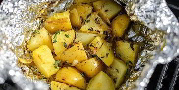 картофель с тимьяном на углях