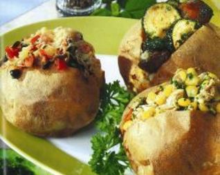 Картофель, запеченный в духовке с разными начинками