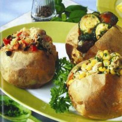 Картофель, запеченный в духовке с разными начинками