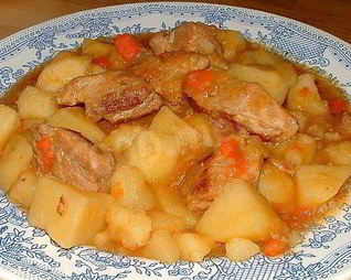 Картошка тушеная с мясом и томатами