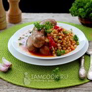 Рецепт Колбасок с фасолью в томатном соусе