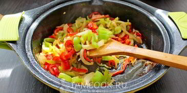 колбаски с фасолью в томатном соусе