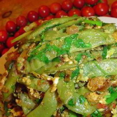 Лобио из стручковой фасоли с яйцом по-грузински