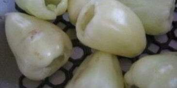 перец, фаршированный грибами