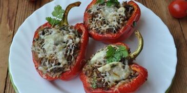 перец фаршированный тунцом и рисовым миксом