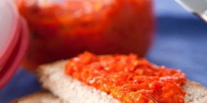 Рецепт постного спреда из жареных перцев, семян подсолнуха и чили