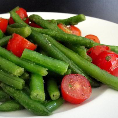Стручковая фасоль с помидорами черри