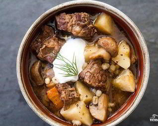 Тушеная картошка с мясом и грибами