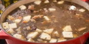 тушеная картошка с мясом и грибами