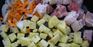тушеная картошка со свининой