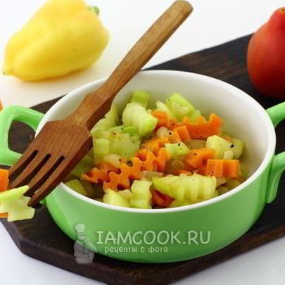 Тушеные кабачки с морковью и луком