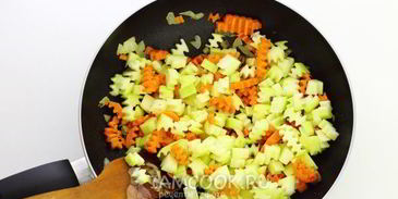 тушеные кабачки с морковью и луком