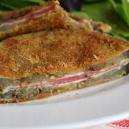 Рецепт Жареных баклажанов с начинкой из салями и сыра