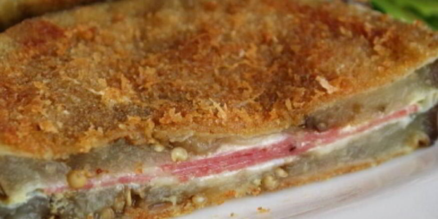 Рецепт жареных баклажанов с начинкой из салями и сыра